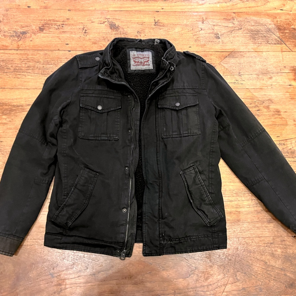 Levi’s black distressed men’s jean jacket small